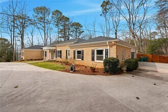 125 River Park Dr in Atlanta, GA - Foto de edificio - Building Photo