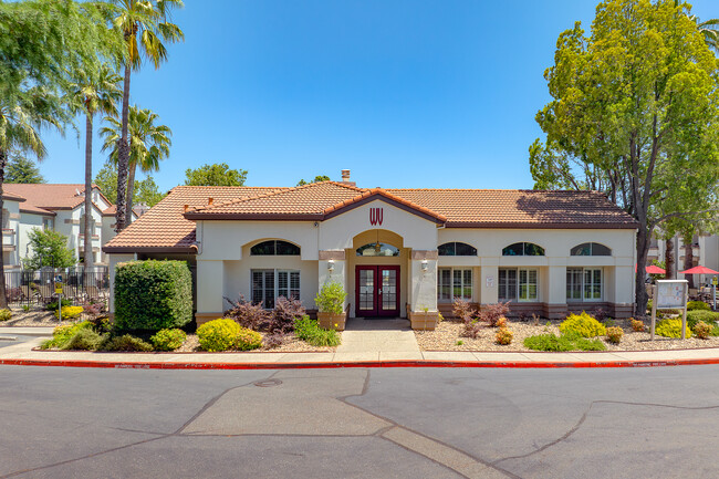 Westwood Village in Antelope, CA - Foto de edificio - Building Photo