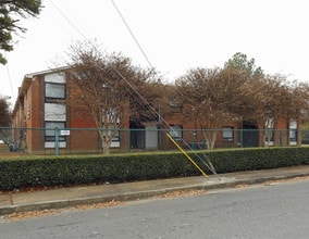Christian Brothers University Apartments in Memphis, TN - Foto de edificio - Building Photo