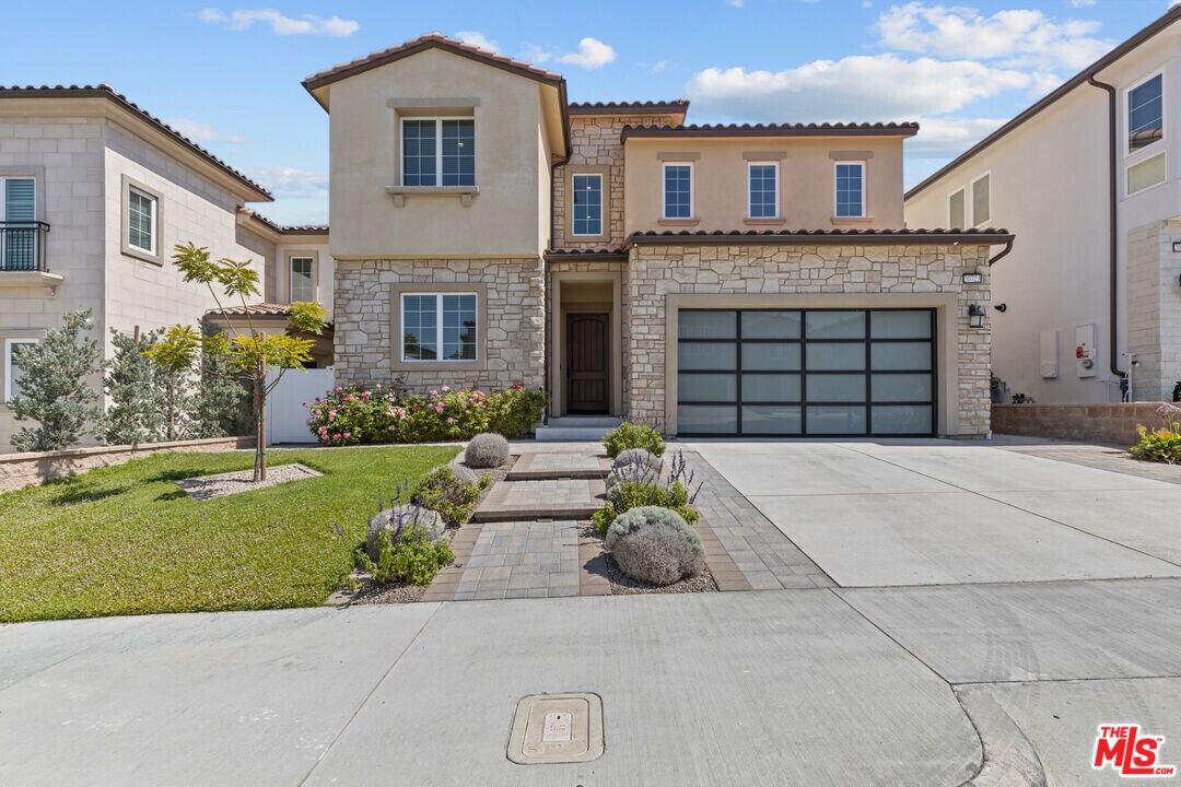 20723 Deer Grass Ct in Los Angeles, CA - Building Photo