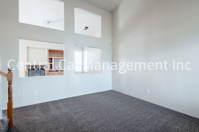 4000 Mariana Way in Bakersfield, CA - Building Photo - Building Photo