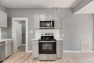 815 N Travis St in Sherman, TX - Building Photo - Building Photo