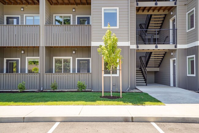 Spring Woods Apartments in Salem, OR - Foto de edificio - Building Photo