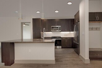 8900 Six Pines Dr in The Woodlands, TX - Building Photo - Building Photo