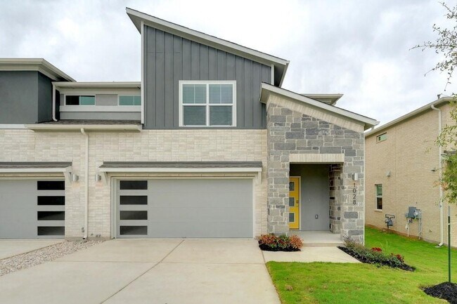 property at 1028 Winnsboro Lp