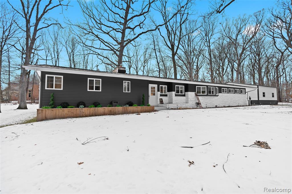 2566 Harrington Rd in Rochester Hills, MI - Building Photo