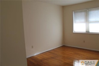 172 Evergreen Rd-Unit -21B in Edison, NJ - Foto de edificio - Building Photo