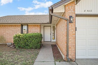 8408 NW 109th St in Oklahoma City, OK - Foto de edificio - Building Photo