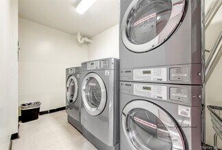 152-18 Union Tpke in Queens, NY - Building Photo - Building Photo