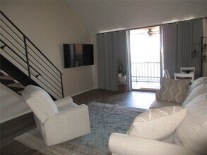 12600 Melville Dr in Montgomery, TX - Foto de edificio - Building Photo