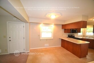 6536 Arthur St NE in Fridley, MN - Foto de edificio - Building Photo