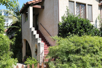 124 S Maple Dr in Beverly Hills, CA - Building Photo - Building Photo