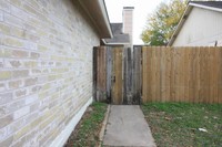 6338 Glenhagen Dr in Houston, TX - Building Photo - Building Photo