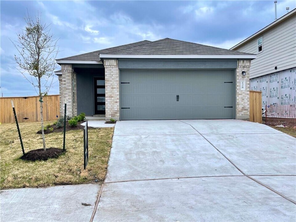 126 Canley Lp in Hutto, TX - Building Photo