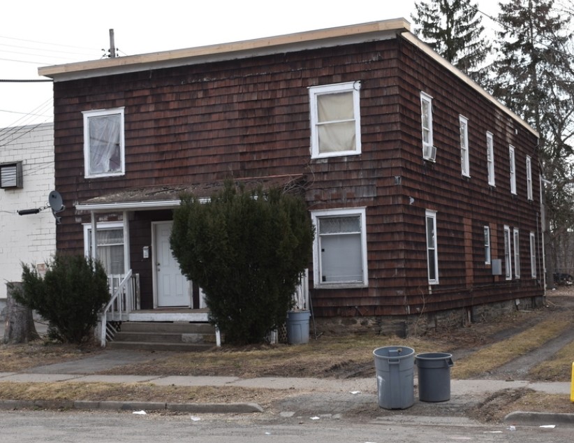 15 Park St in Johnson City, NY - Building Photo