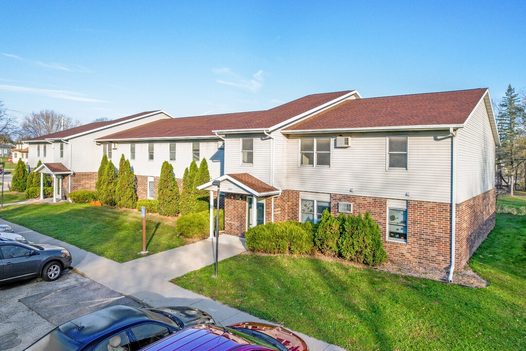 North Country Apartments in Whitehall, WI - Foto de edificio
