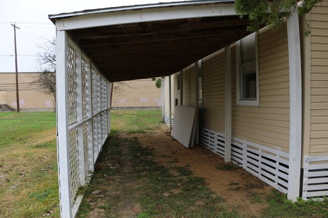 1014 W 4th St in Freeport, TX - Building Photo - Building Photo