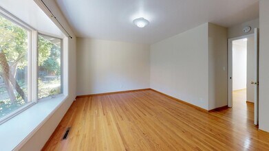 663 Newell Rd in Palo Alto, CA - Foto de edificio - Building Photo