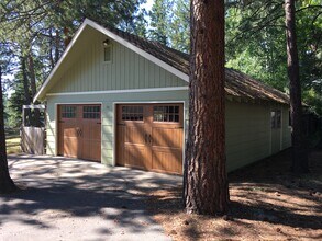 18710 Choctaw Rd in Bend, OR - Foto de edificio - Building Photo