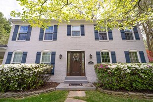 2235 Abbotsford Dr in Vienna, VA - Building Photo