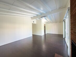 6763 Lurline Ave in Winnetka, CA - Foto de edificio - Building Photo