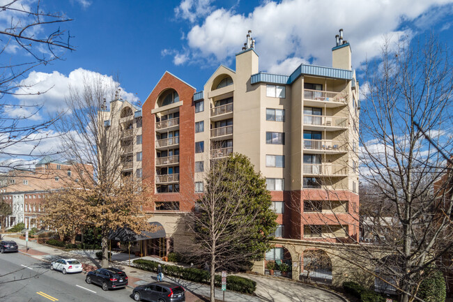 Woodley Plaza in Washington, DC - Building Photo - Building Photo