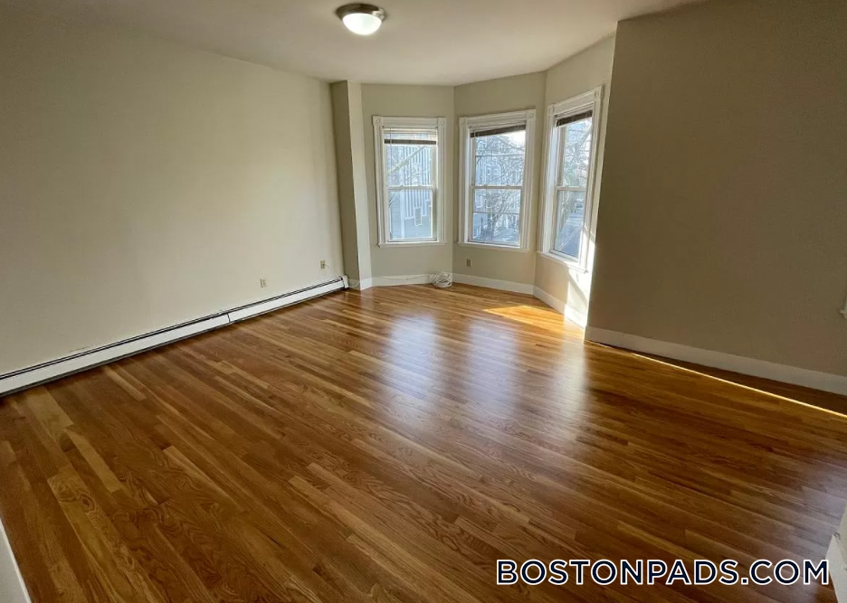 164 Putnam Ave in Cambridge, MA - Building Photo