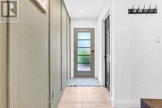 5273 Banting Ct. in Burlington, ON - Building Photo - Building Photo