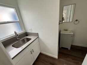 Kelso in Inglewood, CA - Building Photo - Interior Photo