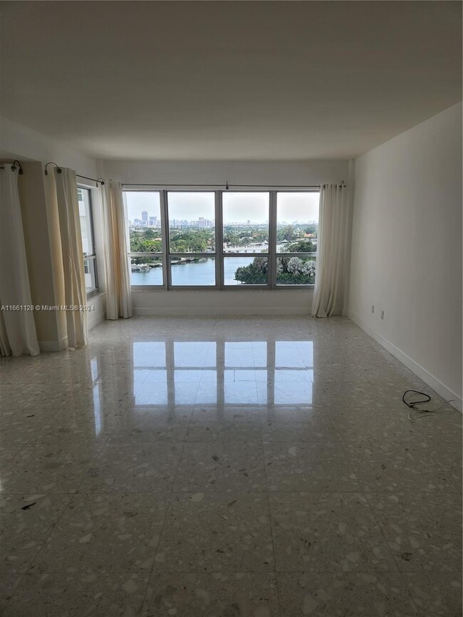 9102 W Bay Harbor Dr, Unit 9BW in Bay Harbor Islands, FL - Foto de edificio - Building Photo