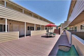 Tamarack Apartments in Los Gatos, CA - Building Photo - Building Photo