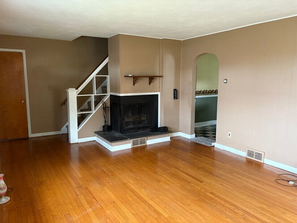 12 Graham Ave in New Hartford, NY - Building Photo