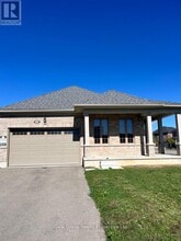 24 Harwood St in Tillsonburg, ON - Building Photo - Building Photo