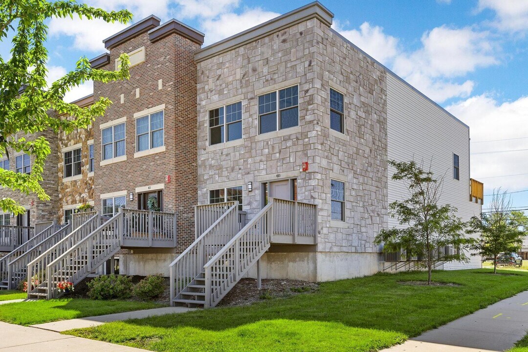 451 2nd Ave SW in Cedar Rapids, IA - Building Photo