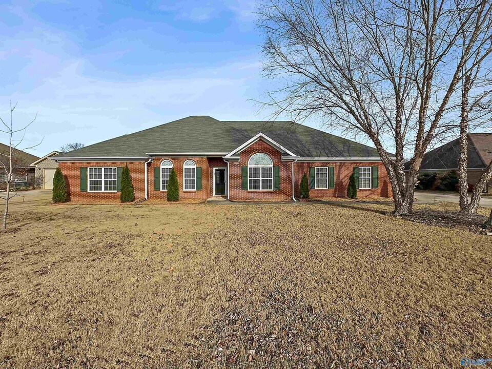 93 Manor House Dr in Huntsville, AL - Building Photo