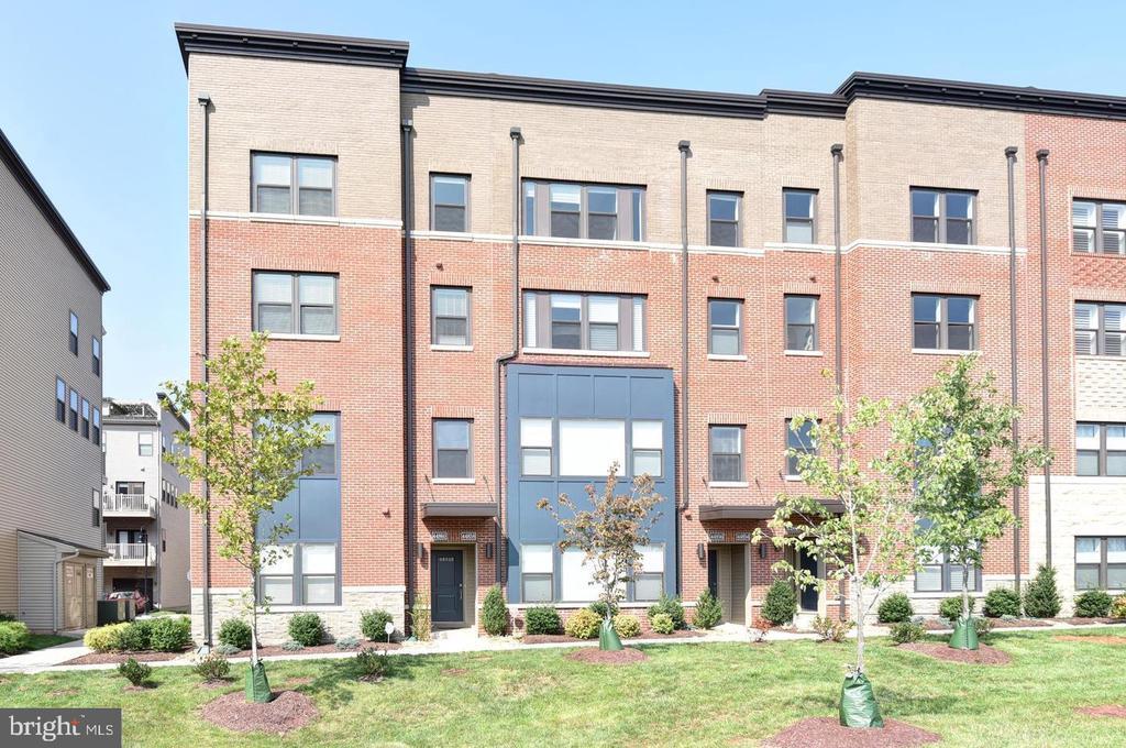 44858 Tiverton Sq in Ashburn, VA - Building Photo