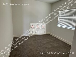 9601 Amberdale Wy in Bakersfield, CA - Building Photo - Building Photo