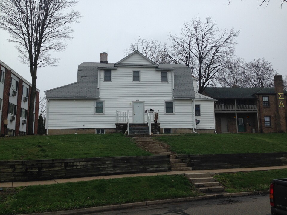 340 Oakhill Ave, Unit 1 in East Lansing, MI - Foto de edificio