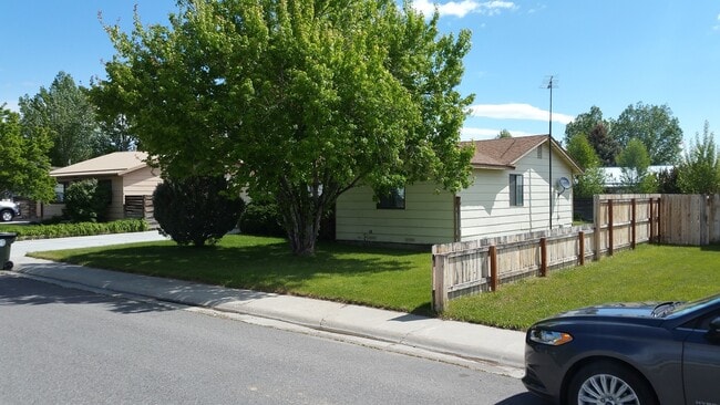 421 Summit Dr in Riverton, WY - Building Photo - Building Photo