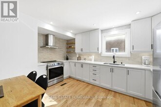 170 Harrison Dr in Newmarket, ON - Building Photo - Building Photo