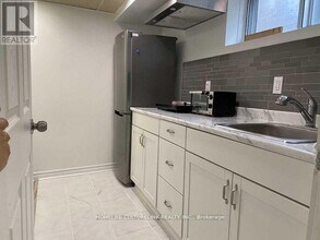 46 Stansbury Crescent in Toronto, ON - Building Photo - Building Photo