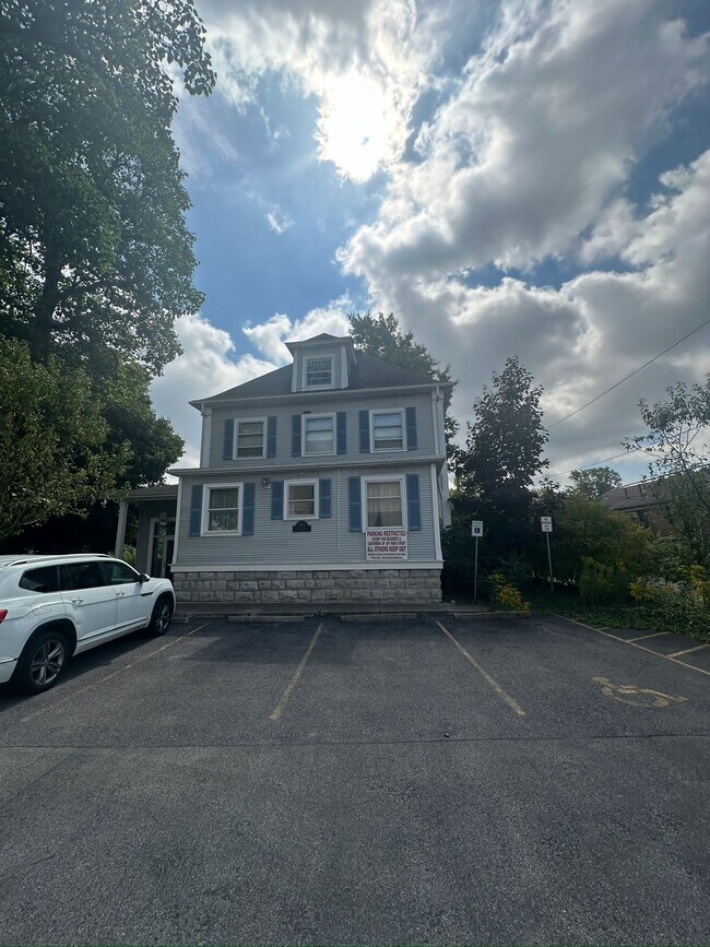 3911 Main St, Unit #3 in Buffalo, NY - Building Photo - Building Photo