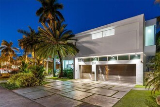 300 Royal Plaza Dr in Fort Lauderdale, FL - Building Photo - Building Photo