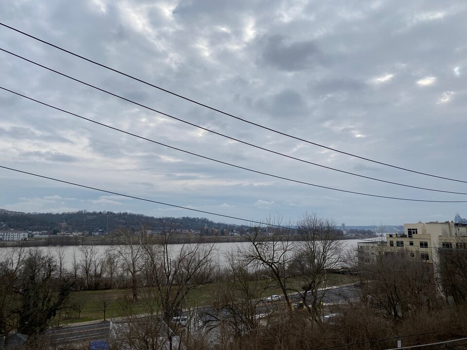 2308 Gladstone Ave, Unit 2 in Cincinnati, OH - Building Photo
