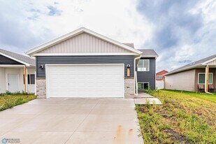 6718 68th St S, Unit 621-105 in Horace, ND - Building Photo