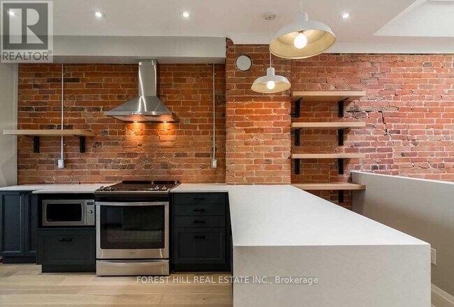 1216 Dundas St W in Toronto, ON - Building Photo - Building Photo