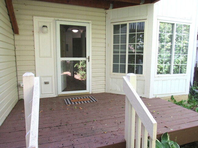 255 W Treehouse Ln
