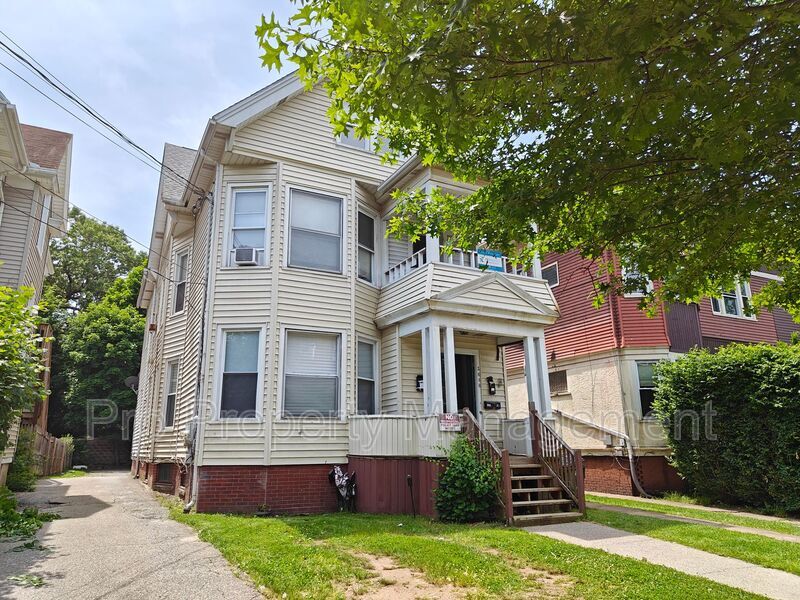 1644 Chapel St in New Haven, CT - Building Photo