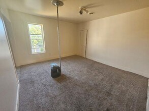 2517 W Garfield Ave-Unit -Upper A in Milwaukee, WI - Building Photo - Building Photo