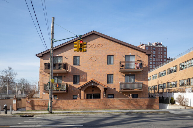 7548 Parsons Blvd in Flushing, NY - Foto de edificio - Building Photo